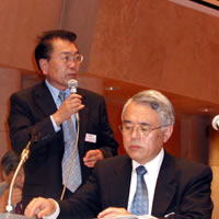D-STARを説明する技研所長
