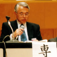 議案説明する海江田専務理事